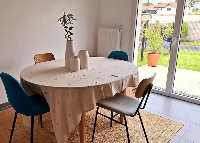 Prázdninový dům Maison Cosy Avec Petit Jardin *